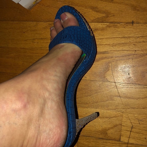 𝅺Micheal Antonio  10 royal Blue  platform slides with bling NIB - Picture 10 of 16